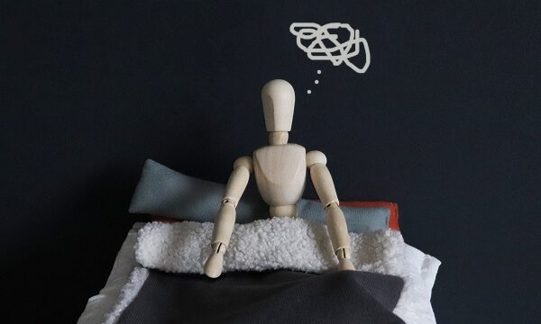 夜中に何度も目覚めてしまう原因とは？整体師が教える「眠れない体」の整え方｜