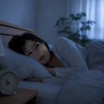 朝早く目が覚めてしまう原因とは？整体師が考える「眠りが浅くなる身体のクセ」